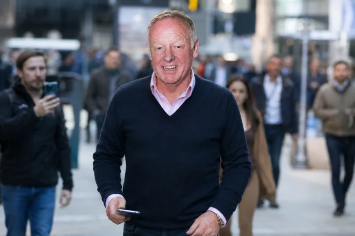how old is les dennis