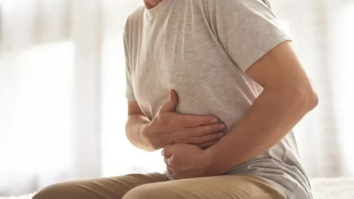 what does poop look like with diverticulitis?